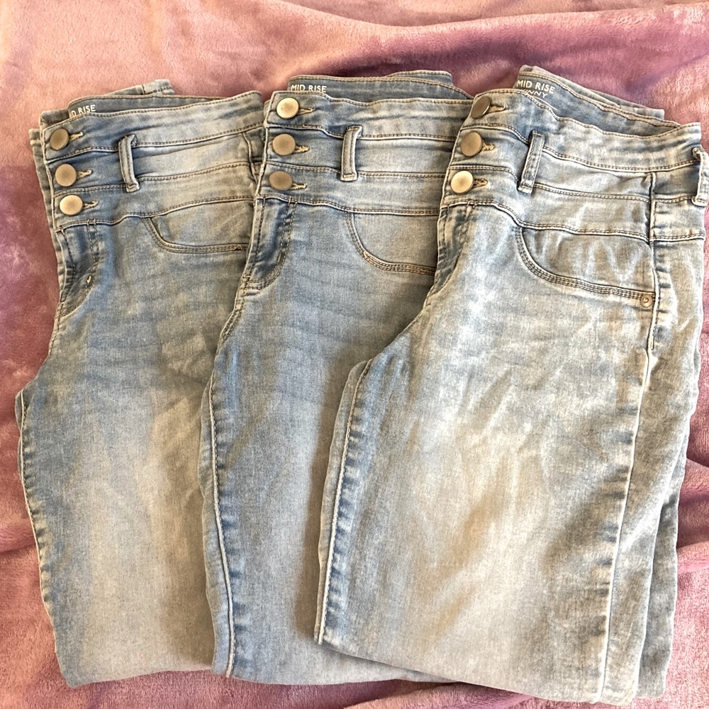 (3) No Boundaries Mid-Rise skinny jeans in size 9 Juniors. Excellent condition.
